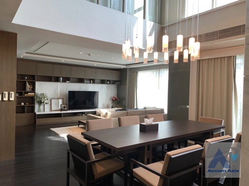 Fully Furnished, Duplex Condo |  3 Bedrooms  Condominium For Rent in Sukhumvit, Bangkok  near BTS Phrom Phong (AA32238)