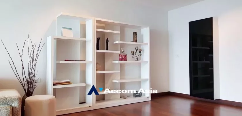  1 Bedroom  Condominium For Sale in Sukhumvit, Bangkok  near BTS Thong Lo (AA32248)