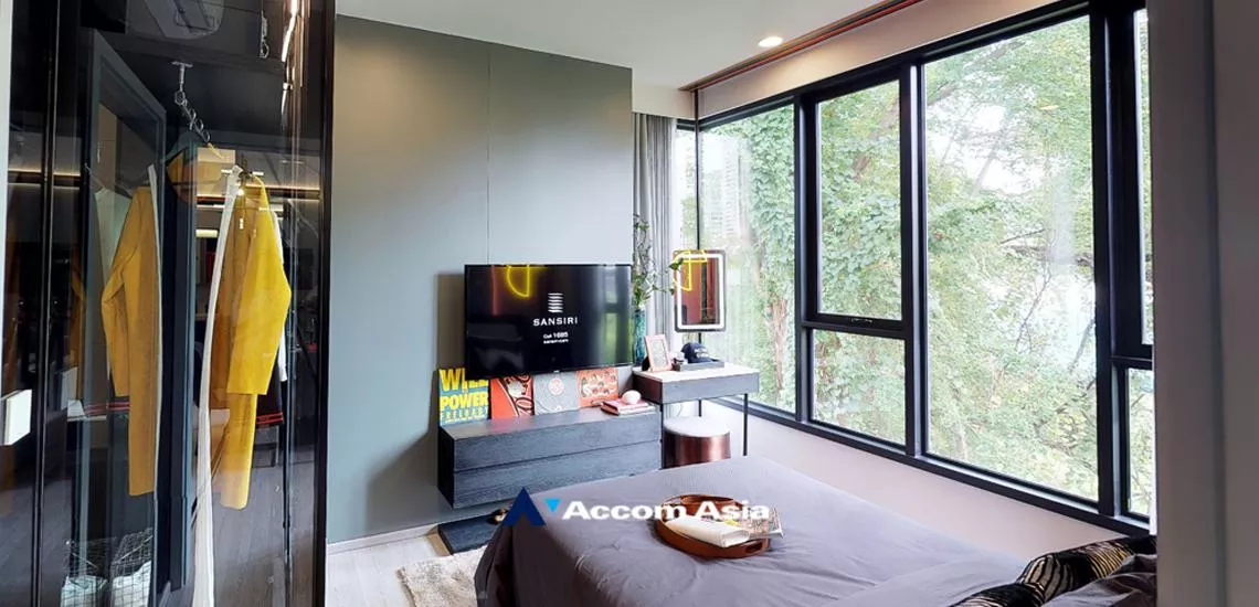  2 Bedrooms  Condominium For Sale in Sukhumvit, Bangkok  near BTS Ekkamai (AA32256)