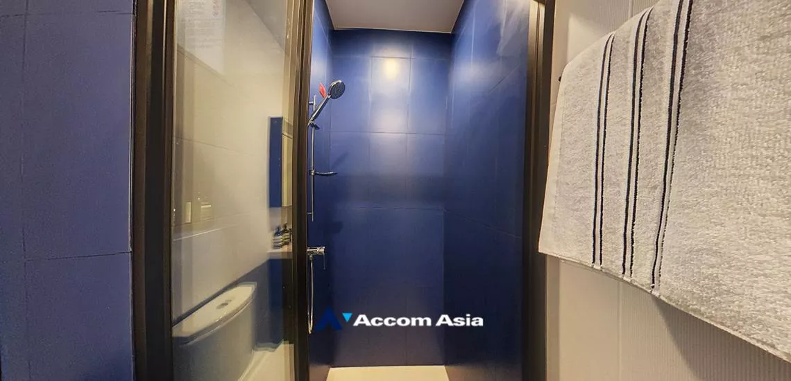  1 Bedroom  Condominium For Sale in Sukhumvit, Bangkok  near BTS Ekkamai (AA32259)