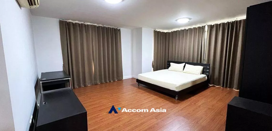  3 Bedrooms  Condominium For Rent in Sukhumvit, Bangkok  near BTS Phrom Phong (AA32271)