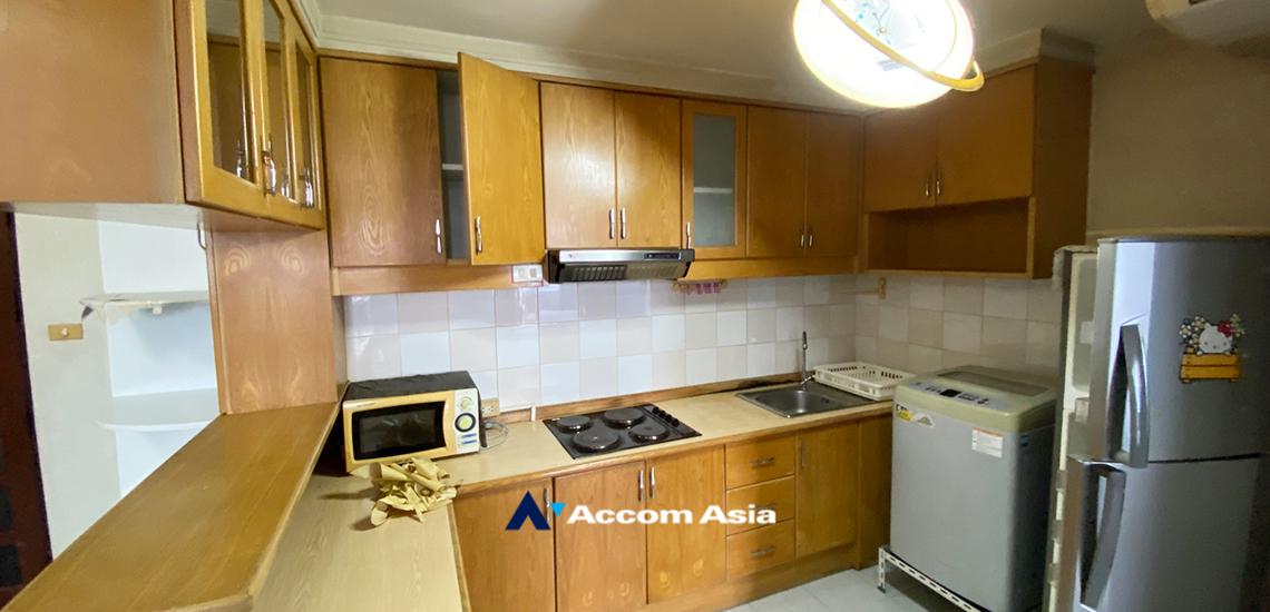  2 Bedrooms  Condominium For Sale in Sukhumvit, Bangkok  near BTS Phrom Phong (AA32300)