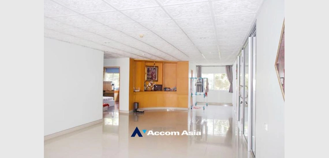  4 Bedrooms  Condominium For Sale in Sukhumvit, Bangkok  near BTS Thong Lo (AA32356)