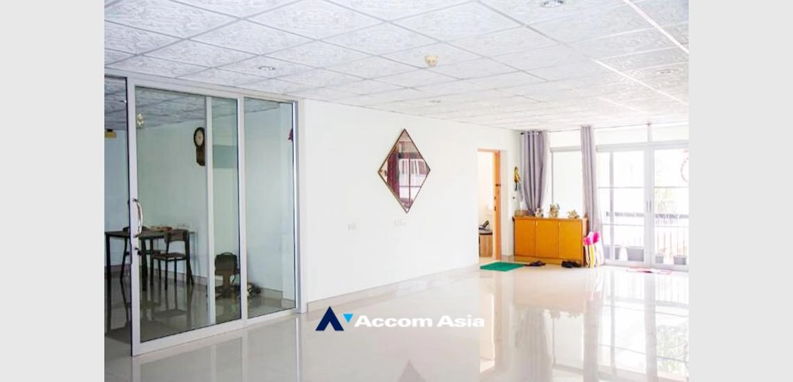  4 Bedrooms  Condominium For Sale in Sukhumvit, Bangkok  near BTS Thong Lo (AA32356)