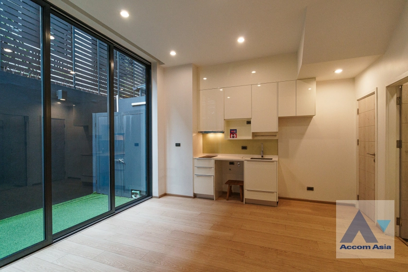  1  4 br Townhouse For Sale in Sukhumvit ,Bangkok BTS Bang Chak at Luxury Style in Prime Location AA32361