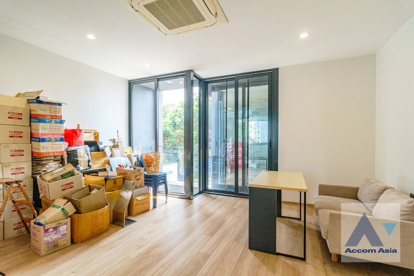 11  4 br Townhouse For Sale in Sukhumvit ,Bangkok BTS Bang Chak at Luxury Style in Prime Location AA32361