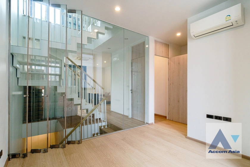 10  4 br Townhouse For Sale in Sukhumvit ,Bangkok BTS Bang Chak at Luxury Style in Prime Location AA32361