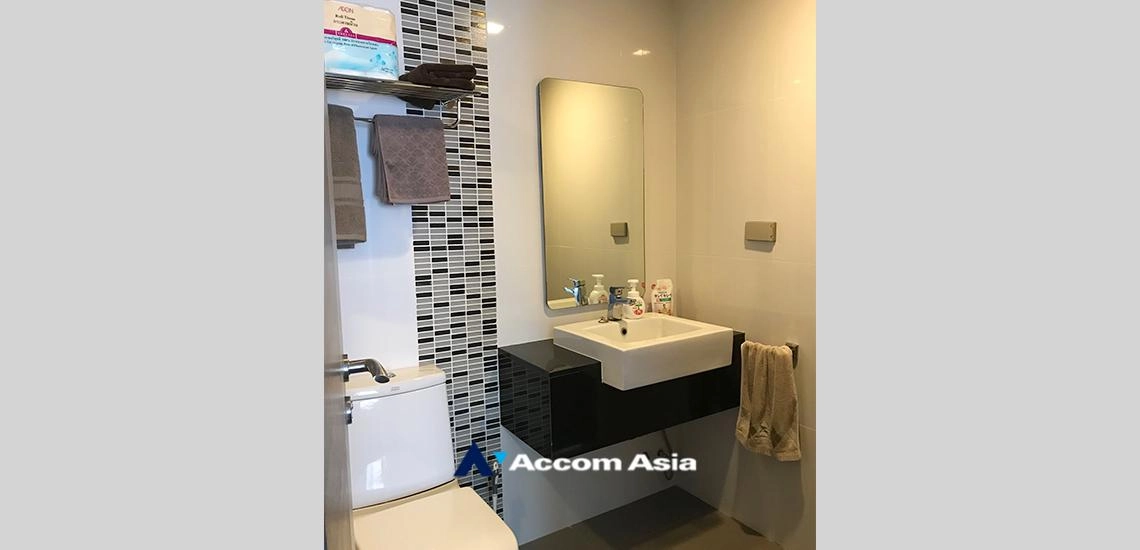  1 Bedroom  Condominium For Rent in Sukhumvit, Bangkok  near BTS Asok - MRT Sukhumvit (AA32362)