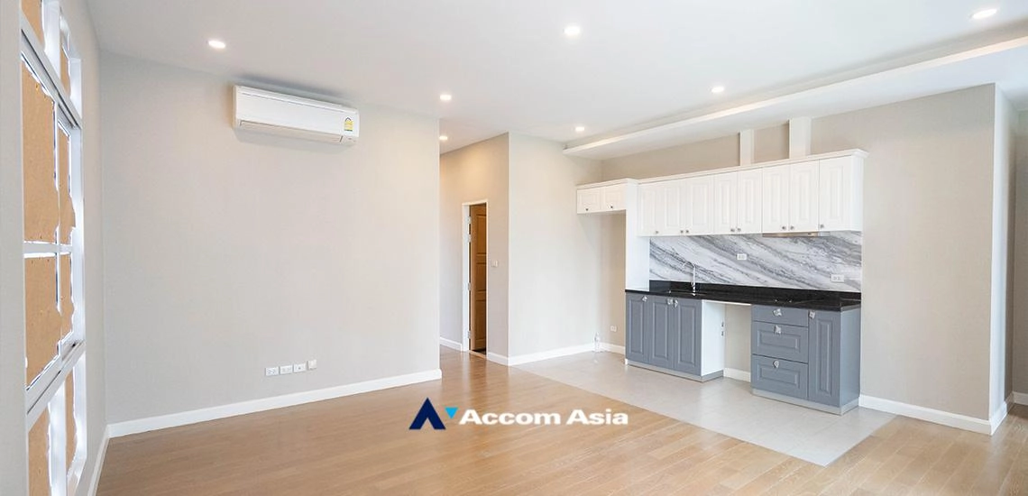  2 Bedrooms  Condominium For Sale in Sukhumvit, Bangkok  near BTS Thong Lo (AA32379)