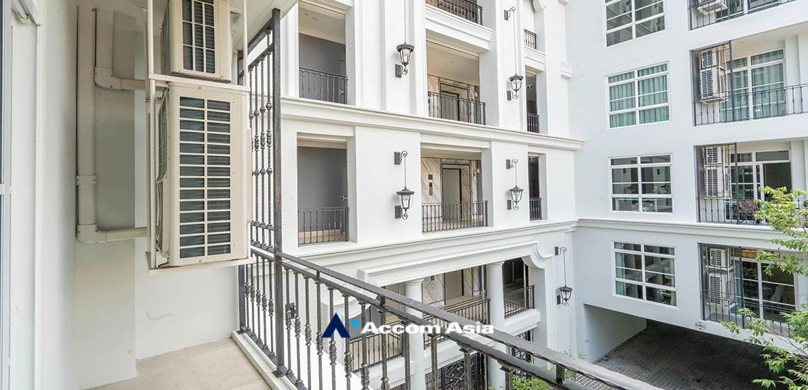  2 Bedrooms  Condominium For Sale in Sukhumvit, Bangkok  near BTS Thong Lo (AA32379)