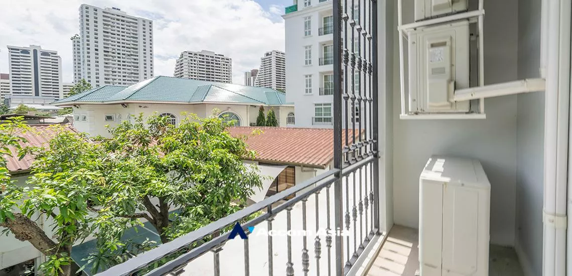  2 Bedrooms  Condominium For Sale in Sukhumvit, Bangkok  near BTS Thong Lo (AA32380)