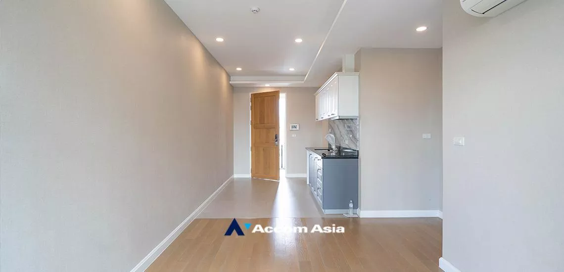  1 Bedroom  Condominium For Sale in Sukhumvit, Bangkok  near BTS Thong Lo (AA32382)