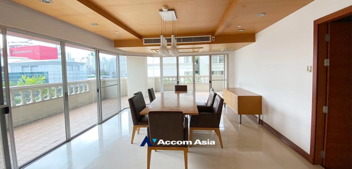  3 Bedrooms  Apartment For Rent in Sukhumvit, Bangkok  near BTS Phrom Phong (AA32385)