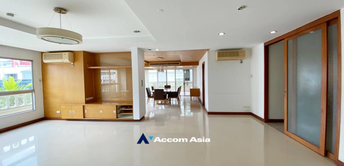  3 Bedrooms  Apartment For Rent in Sukhumvit, Bangkok  near BTS Phrom Phong (AA32385)