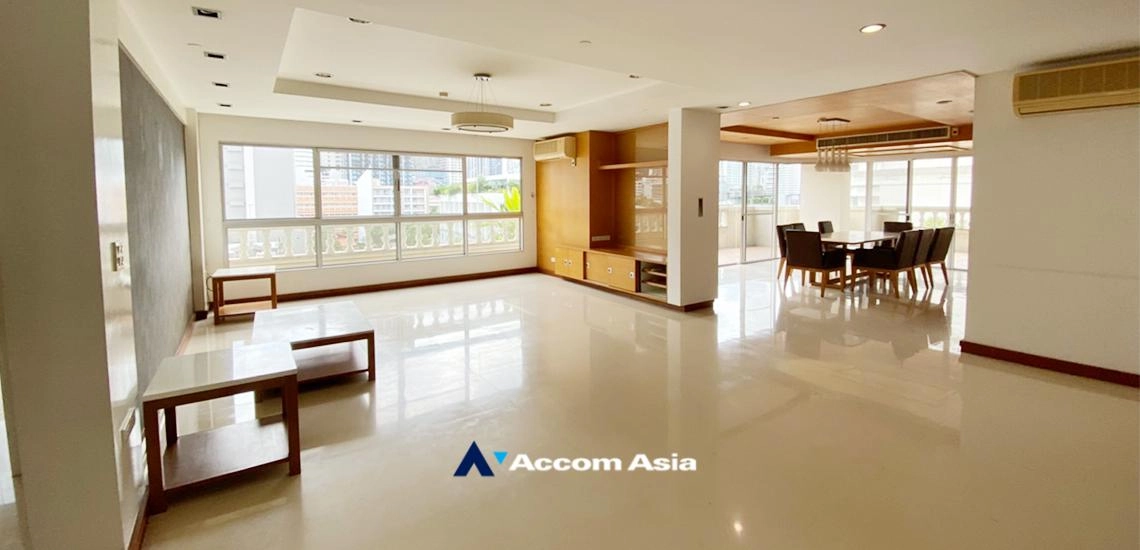  3 Bedrooms  Apartment For Rent in Sukhumvit, Bangkok  near BTS Phrom Phong (AA32385)