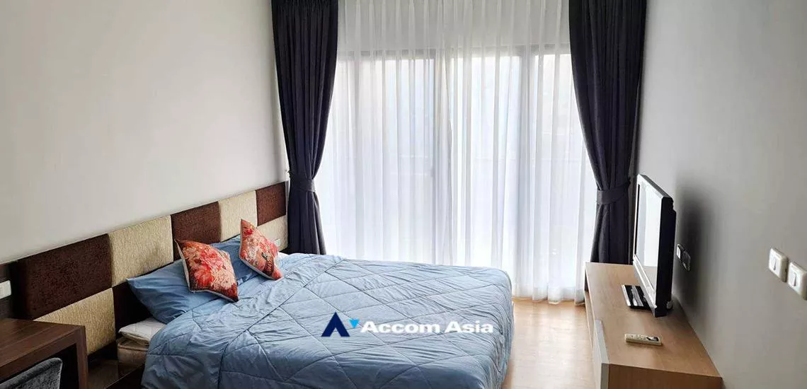  1 Bedroom  Condominium For Rent in Sukhumvit, Bangkok  near BTS Ekkamai (AA32394)