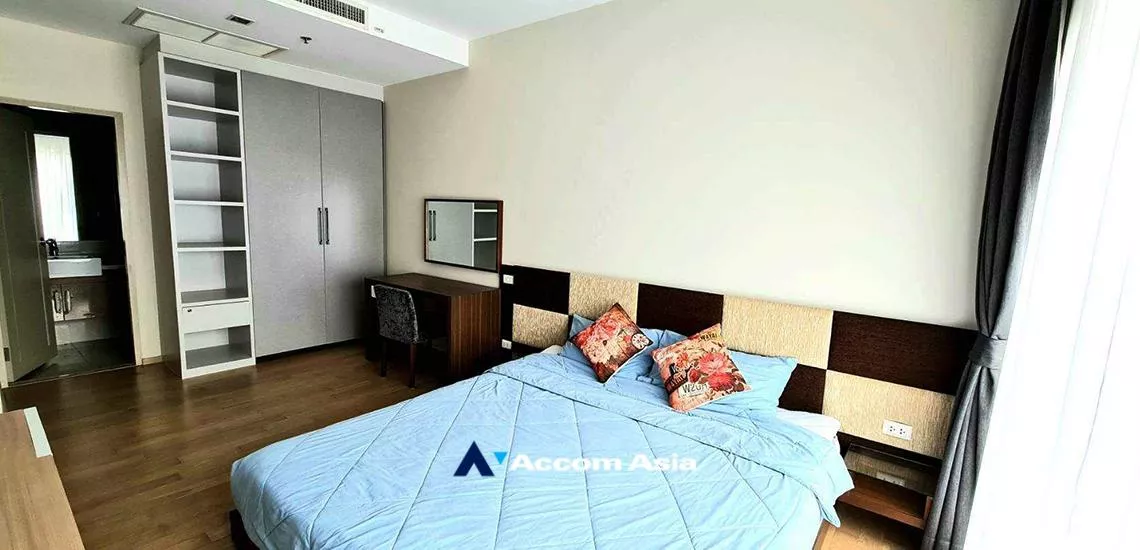  1 Bedroom  Condominium For Rent in Sukhumvit, Bangkok  near BTS Ekkamai (AA32394)