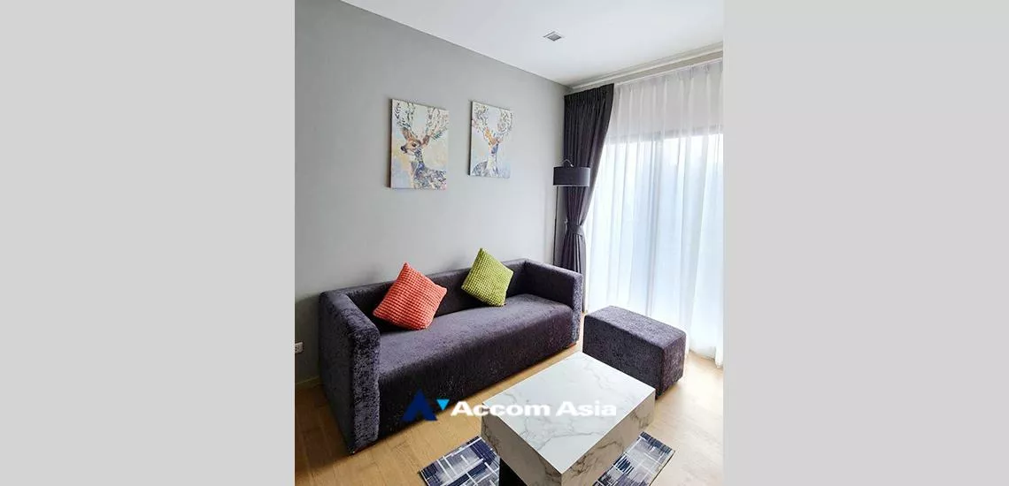  1 Bedroom  Condominium For Rent in Sukhumvit, Bangkok  near BTS Ekkamai (AA32395)