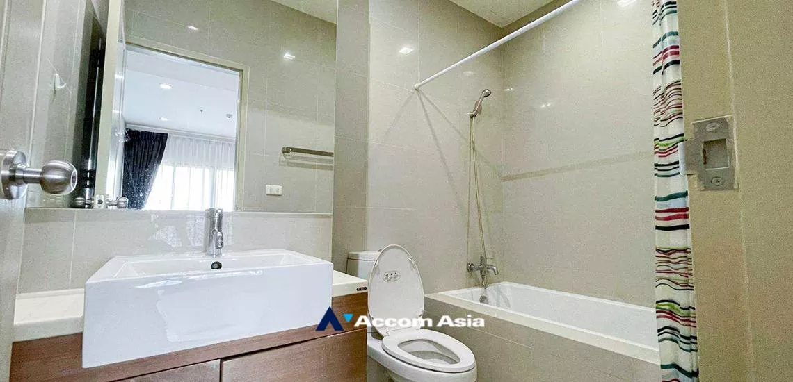  1 Bedroom  Condominium For Rent in Sukhumvit, Bangkok  near BTS Ekkamai (AA32395)