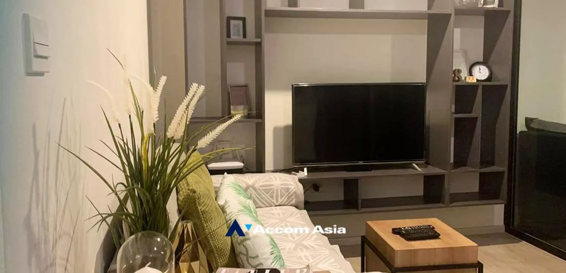  1 Bedroom  Condominium For Sale in Ploenchit, Bangkok  near BTS Ploenchit (AA32417)