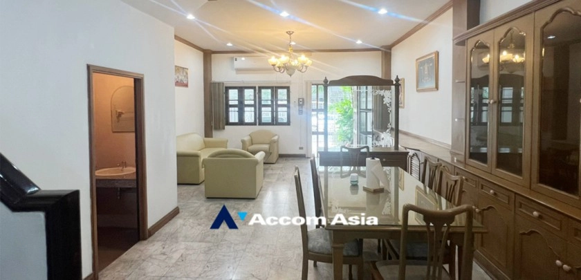 Home Office |  4 Bedrooms  Townhouse For Rent in Sukhumvit, Bangkok  near BTS Phra khanong (AA32424)