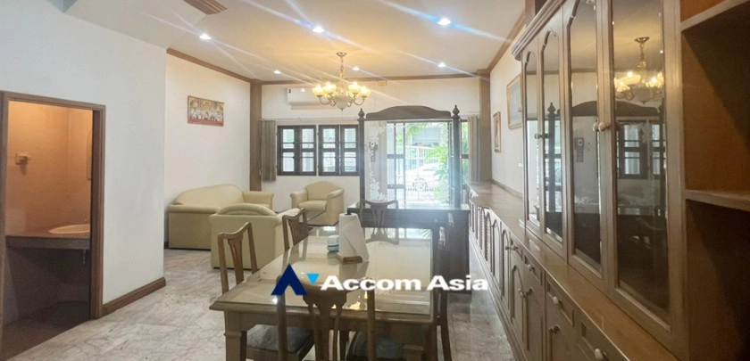 Home Office |  4 Bedrooms  Townhouse For Rent in Sukhumvit, Bangkok  near BTS Phra khanong (AA32424)