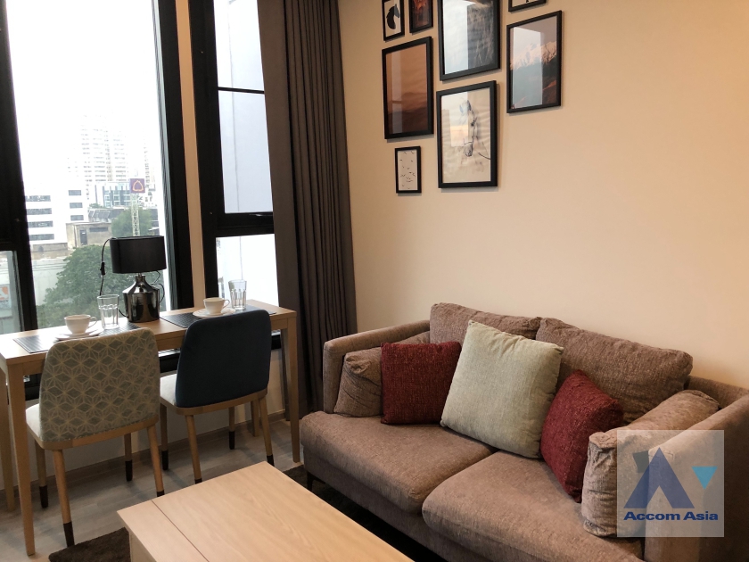  1 Bedroom  Condominium For Rent in Sukhumvit, Bangkok  near BTS Ekkamai (AA32443)