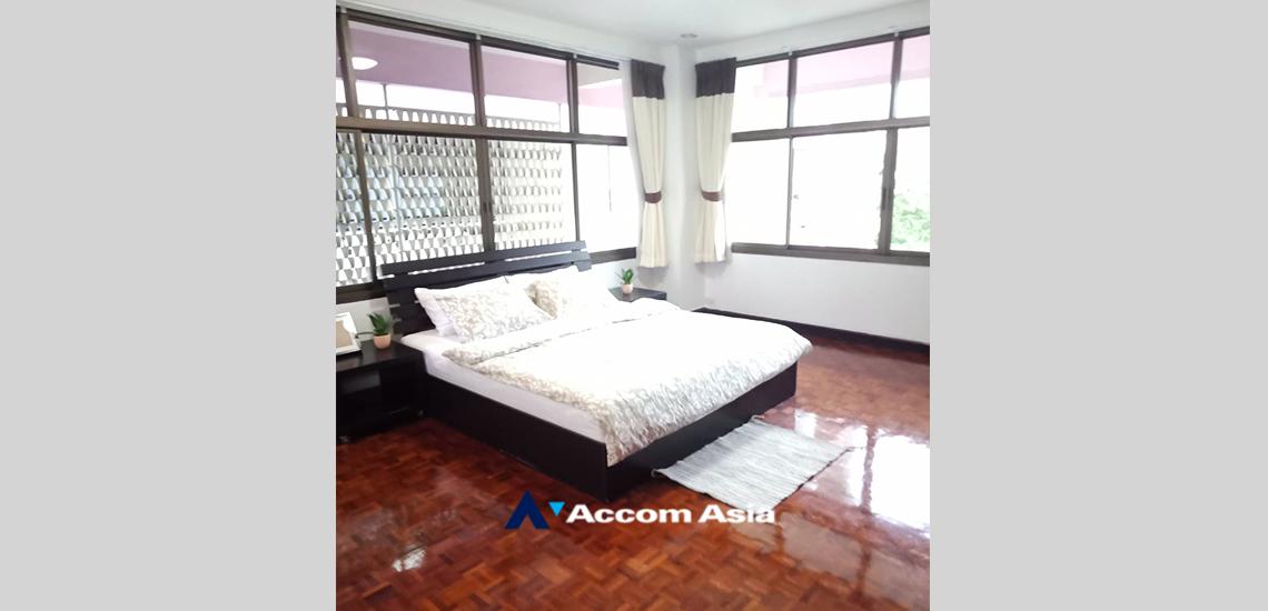  3 Bedrooms  Apartment For Rent in Sukhumvit, Bangkok  near MRT Phetchaburi (AA32449)