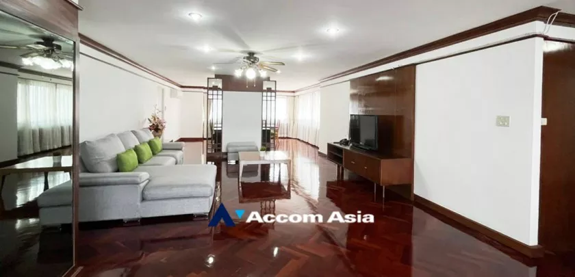 Pet friendly |  3 Bedrooms  Apartment For Rent in Sukhumvit, Bangkok  near BTS Nana (AA32481)