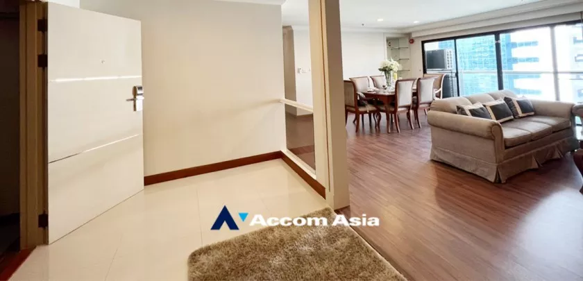 Pet friendly |  3 Bedrooms  Apartment For Rent in Sukhumvit, Bangkok  near BTS Asok - MRT Sukhumvit (AA32498)