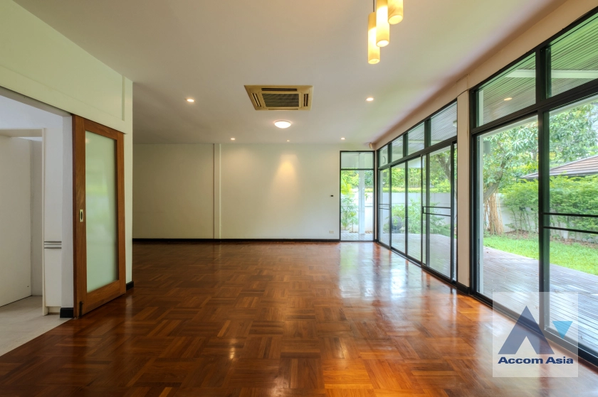 6  3 br House For Rent in ratchadapisek ,Bangkok MRT Phetchaburi AA32506