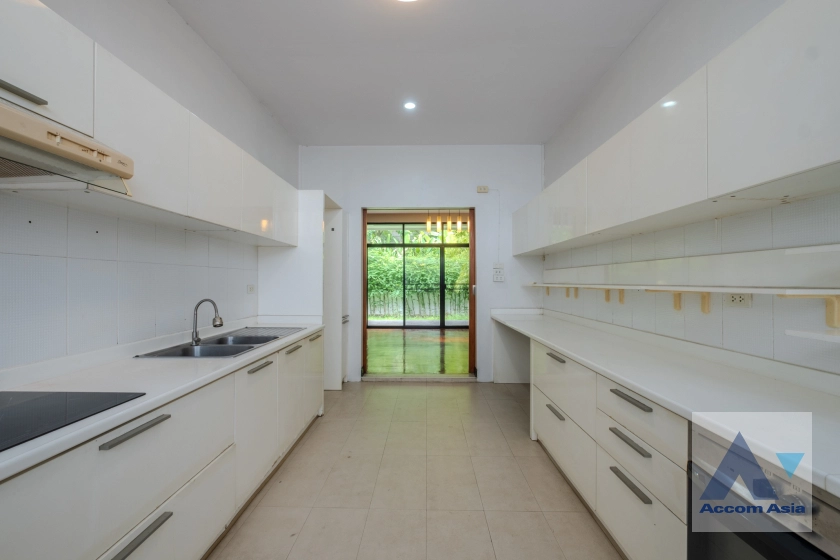 Pet friendly |  3 Bedrooms  House For Rent in Ratchadapisek, Bangkok  near MRT Phetchaburi (AA32506)