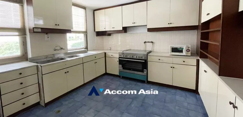 Pet friendly |  3 Bedrooms  Apartment For Rent in Sukhumvit, Bangkok  near BTS Phrom Phong (AA32516)