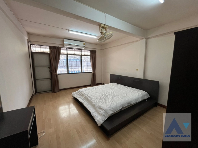 5  3 br Townhouse for rent and sale in sukhumvit ,Bangkok BTS Ekkamai AA32594