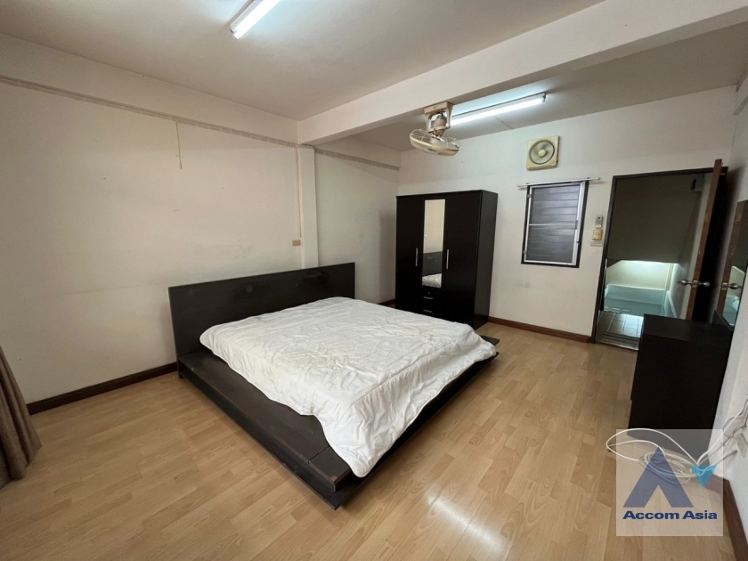 4  3 br Townhouse for rent and sale in sukhumvit ,Bangkok BTS Ekkamai AA32594