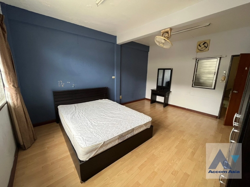 6  3 br Townhouse for rent and sale in sukhumvit ,Bangkok BTS Ekkamai AA32594