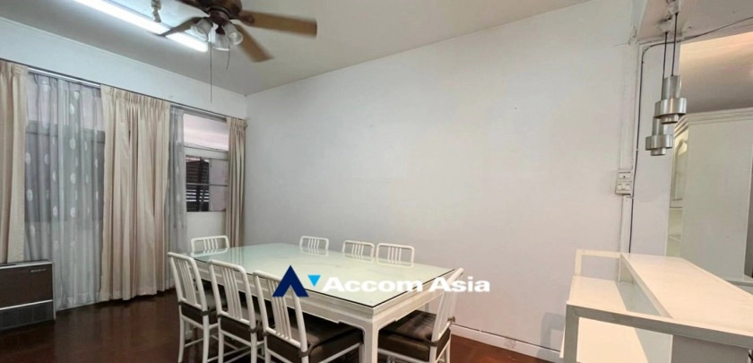 Pet friendly |  3 Bedrooms  Apartment For Rent in Sukhumvit, Bangkok  near BTS Asok - MRT Sukhumvit (AA32596)