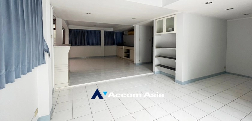 6  4 br House For Sale in sukhumvit ,Bangkok BTS Phra khanong AA32599