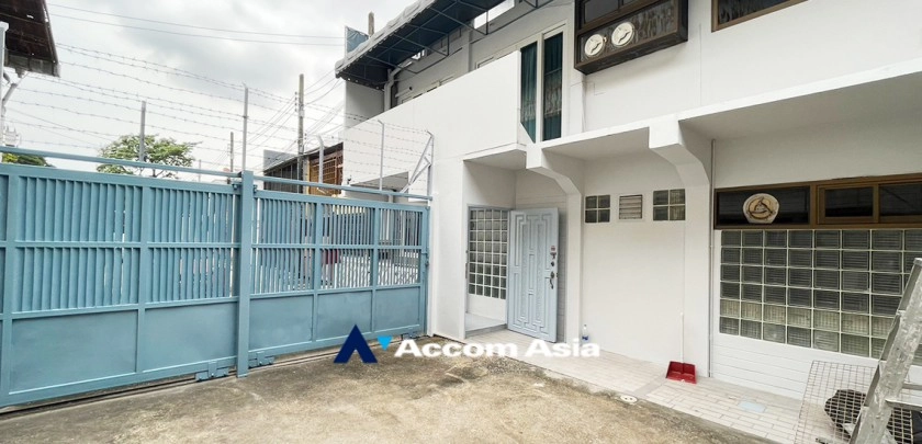  2  4 br House For Sale in sukhumvit ,Bangkok BTS Phra khanong AA32599