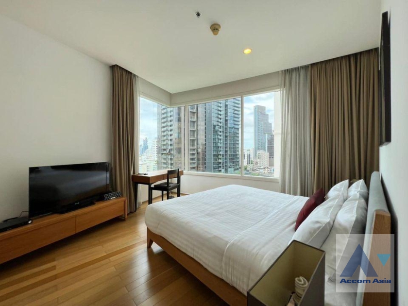  2 Bedrooms  Condominium For Rent in Sukhumvit, Bangkok  near BTS Phrom Phong (AA32643)