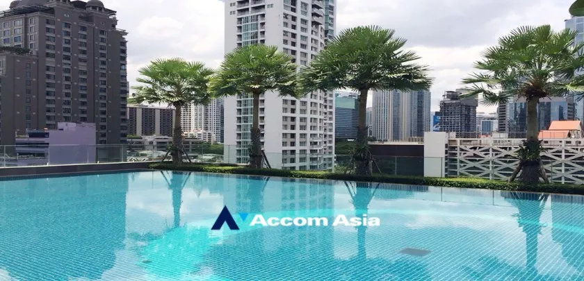  2 Bedrooms  Condominium For Rent in Ploenchit, Bangkok  near BTS Chitlom (AA32648)