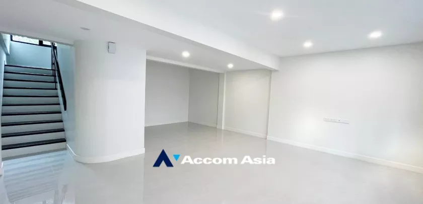  1  3 br Townhouse For Rent in Sukhumvit ,Bangkok BTS Phra khanong AA32652