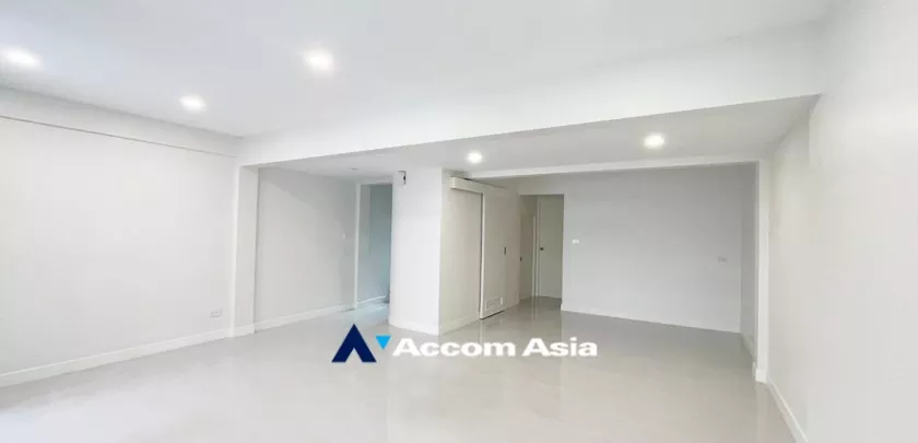  1  3 br Townhouse For Rent in Sukhumvit ,Bangkok BTS Phra khanong AA32652