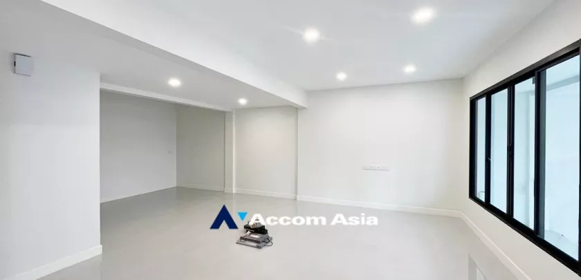 4  3 br Townhouse For Rent in Sukhumvit ,Bangkok BTS Phra khanong AA32652