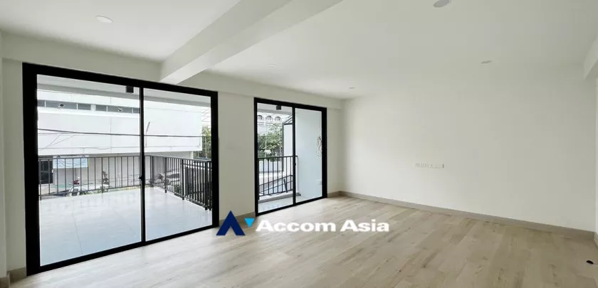 8  3 br Townhouse For Rent in Sukhumvit ,Bangkok BTS Phra khanong AA32652