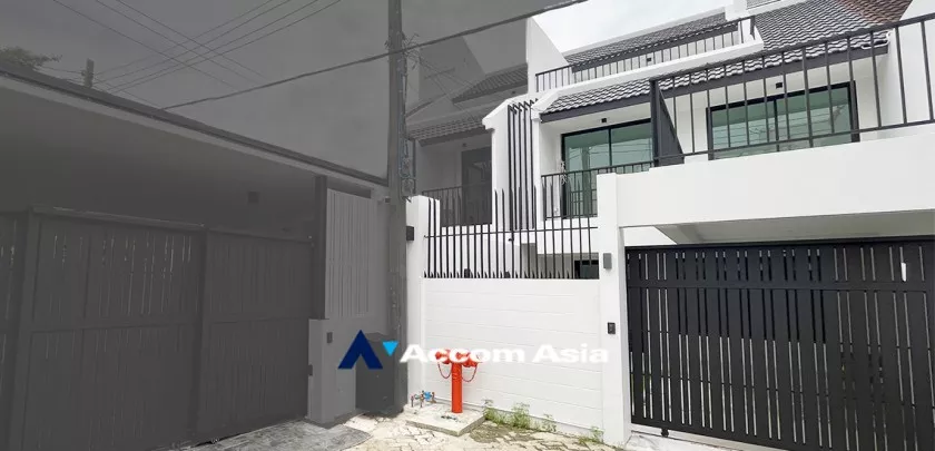 24  3 br Townhouse For Rent in Sukhumvit ,Bangkok BTS Phra khanong AA32652