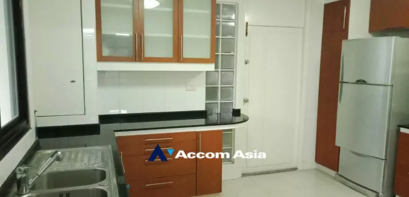 Pet friendly |  3 Bedrooms  Apartment For Rent in Sukhumvit, Bangkok  near BTS Phrom Phong (AA32658)