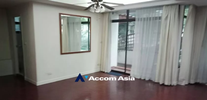 Pet friendly |  3 Bedrooms  Apartment For Rent in Sukhumvit, Bangkok  near BTS Phrom Phong (AA32658)