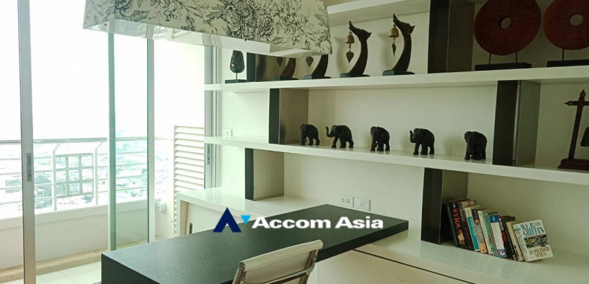  3 Bedrooms  Condominium For Rent in Sathorn, Bangkok  near BTS Chong Nonsi - BRT Arkhan Songkhro (AA32682)