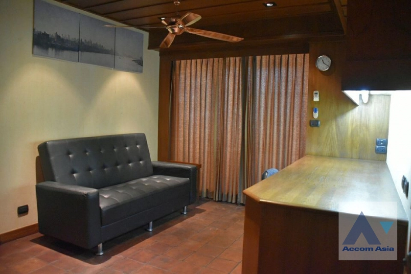  2 Bedrooms  Condominium For Rent in Silom, Bangkok  near BTS Chong Nonsi (AA32687)